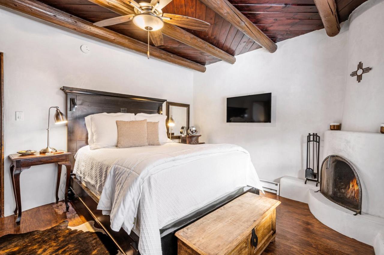 Pueblo Revival Villa Таос Екстериор снимка