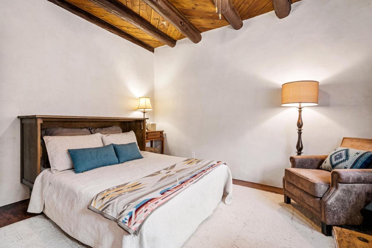 Pueblo Revival Villa Таос Екстериор снимка